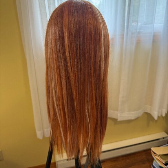 FREE WITH PURCHASE Lace Front Synthetic Wig 🤩 - Picture 1 of 3